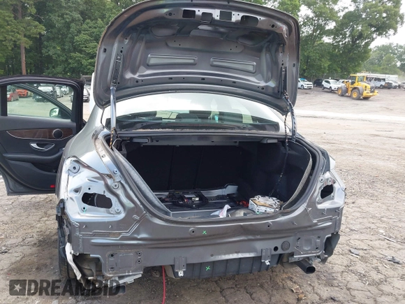 2018 Mercedes-Benz C 300 with VIN 55SWF4JB2JU248297, listed as a IAAI auction lot 42419602 with 88,047 mi miles and . Bid and sale history available at DreamBid. Image 6.