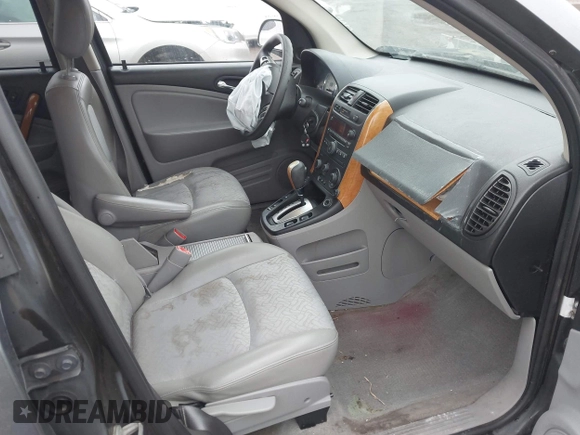 2007 Saturn VUE V6 z VIN 5GZCZ53467S859072, wystawiony jako IAAI lot #42002661 z przebiegiem 173 934 mil mil oraz . Historia ofert i sprzedaży dostępna na DreamBid. Obrazek 5.