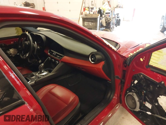 2020 Alfa Romeo Giulia z VIN ZARFANANXL7624226, wystawiony jako IAAI lot #41969817 z przebiegiem 60 367 mil mil oraz . Historia ofert i sprzedaży dostępna na DreamBid. Obrazek 5.