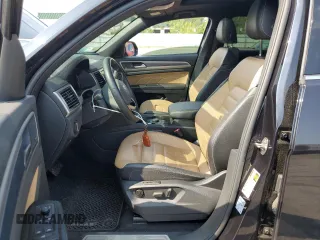 2020 Volkswagen Atlas SEL Premium z VIN 1V2NE2CA4LC231377, wystawiony jako Copart lot #57997943 z przebiegiem 29 236 mil mil oraz . Historia ofert i sprzedaży dostępna na DreamBid. Obrazek 7.