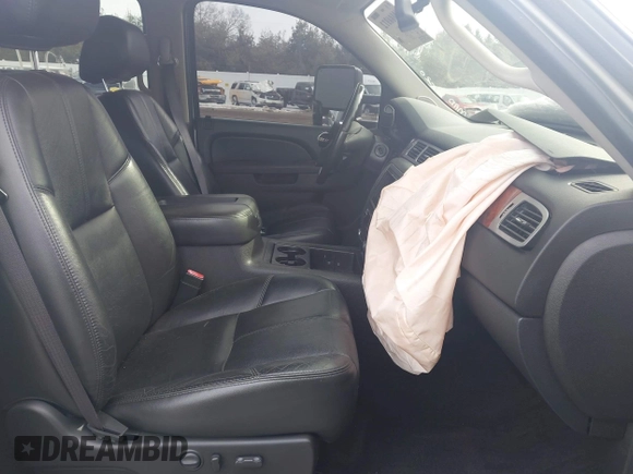 2011 GMC Sierra 2500HD SLT z VIN 1GT121C86BF242488, wystawiony jako IAAI lot #41644211 z przebiegiem 163 233 mil mil oraz . Historia ofert i sprzedaży dostępna na DreamBid. Obrazek 5.