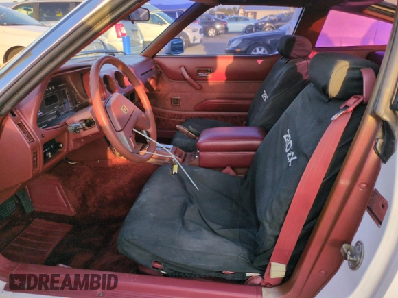 1983 Datsun 280ZX z VIN JN1HZ04S2DX564639, wystawiony jako Copart lot #75222314 z przebiegiem 75 925 mil mil oraz Szkody całkowita. Historia ofert i sprzedaży dostępna na DreamBid. Obrazek 7.