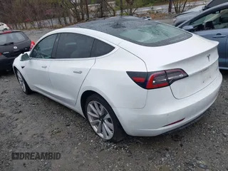 2018 Tesla Model 3 Long Range Battery z VIN 5YJ3E1EB8JF135728, wystawiony jako IAAI lot #41863870 z przebiegiem 124 053 mil mil oraz . Historia ofert i sprzedaży dostępna na DreamBid. Obrazek 3.