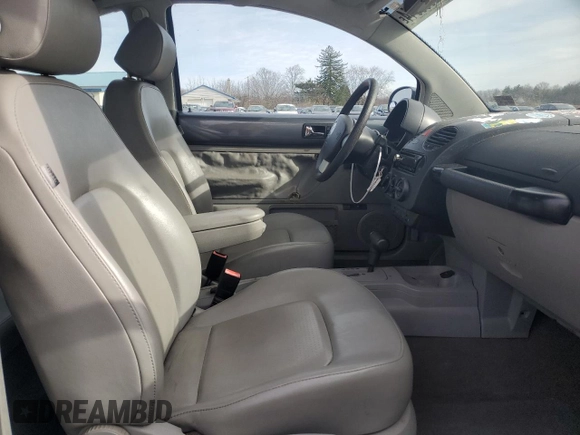 2006 Volkswagen New Beetle Coupe with VIN 3VWRW31C06M403608, listed as a Copart auction lot 82308844 with 125,255 mi miles and Salvage Title. Bid and sale history available at carsss.com. Image 10.