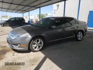 2012 Ford Fusion SE z VIN 3FAHP0HAXCR231865, wystawiony jako Copart lot #52644815 z przebiegiem 153 058 mil mil oraz Szkoda całkowita • Salvage title. Historia ofert i sprzedaży dostępna na DreamBid. Obrazek 1.