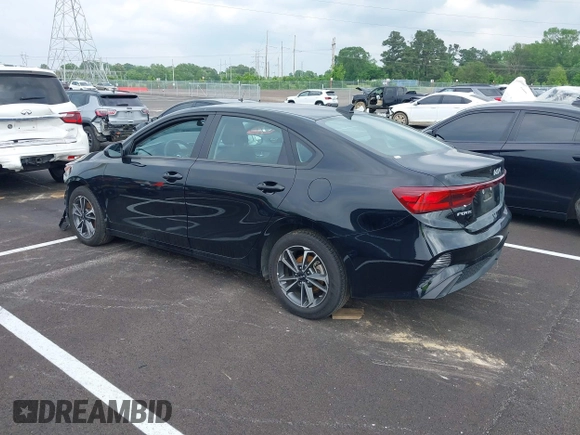2024 Kia Forte LXS z VIN 3KPF24AD5RE704650, wystawiony jako IAAI lot #42288244 z przebiegiem 26 077 mil mil oraz . Historia ofert i sprzedaży dostępna na DreamBid. Obrazek 14.