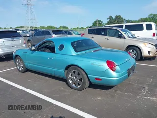 2002 Ford Thunderbird Hardtop Premium z VIN 1FAHP60AX2Y118061, wystawiony jako IAAI lot #42332263 z przebiegiem 162 591 mil mil oraz . Historia ofert i sprzedaży dostępna na DreamBid. Obrazek 3.