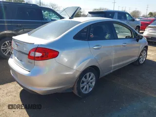 2013 Ford Fiesta SE z VIN 3FADP4BJ0DM204414, wystawiony jako IAAI lot #41644015 z przebiegiem 110 977 mil mil oraz . Historia ofert i sprzedaży dostępna na DreamBid. Obrazek 4.