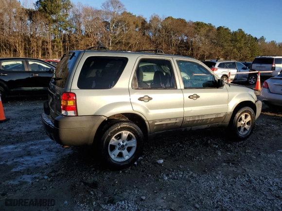 2007 Ford Escape XLT with VIN 1FMYU03167KB88321, listed as a Copart auction lot 86617164 with 261,561 mi miles and Salvage Title. Bid and sale history available at carsss.com. Image 3.