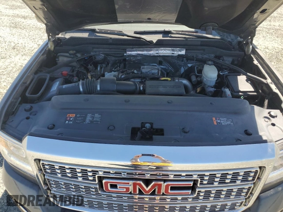 2018 GMC Sierra 2500HD Denali z VIN 1GT12UEY6JF101420, wystawiony jako Copart lot #55831995 z przebiegiem 17 288 mil mil oraz Czysty tytuł • Clean title. Historia ofert i sprzedaży dostępna na DreamBid. Obrazek 11.