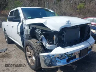 2019 Ram 1500 Big Horn z VIN 1C6RR7LT6KS689861, wystawiony jako IAAI lot #41995921 z przebiegiem 82 409 mil mil oraz . Historia ofert i sprzedaży dostępna na DreamBid. Obrazek 1.
