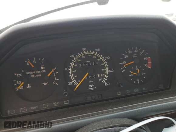 1992 Mercedes-Benz 400 E z VIN WDBEA34E9NB732177, wystawiony jako Copart lot #46317205 z przebiegiem 254 133 mil mil oraz Czysty tytuł • Clean title. Historia ofert i sprzedaży dostępna na DreamBid. Obrazek 9.