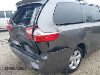 2017 Toyota Sienna LE Auto Access Seat with VIN 5TDKZ3DC6HS881378, listed as a IAAI auction lot 41932471 with 64,626 mi miles. Bid and sale history available at carsss.com. Image 18.