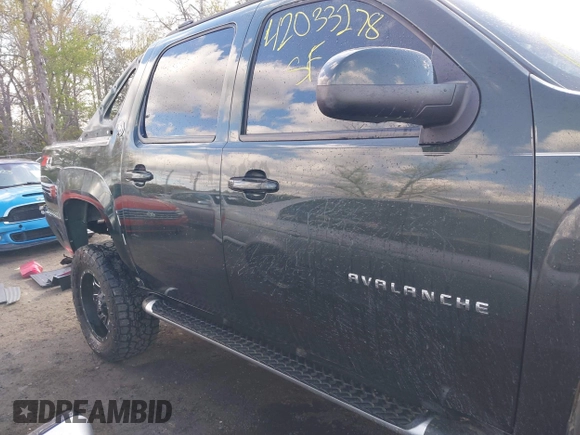 2013 Chevrolet Avalanche LT with VIN 3GNTKFE76DG195370, listed as a IAAI auction lot 42033278 with 159,167 mi miles and . Bid and sale history available at DreamBid. Image 14.