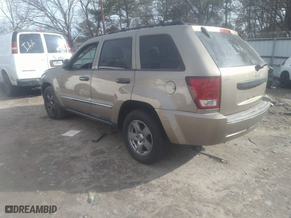 2005 Jeep Grand Cherokee Laredo with VIN 1J4HS48N95C677083, listed as a IAAI auction lot 41452025 with 236,773 mi miles. Bid and sale history available at carsss.com. Image 3.
