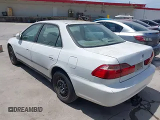 2000 Honda Accord LX z VIN 1HGCG1640YA067195, wystawiony jako IAAI lot #42316640 z przebiegiem 214 225 mil mil oraz . Historia ofert i sprzedaży dostępna na DreamBid. Obrazek 3.