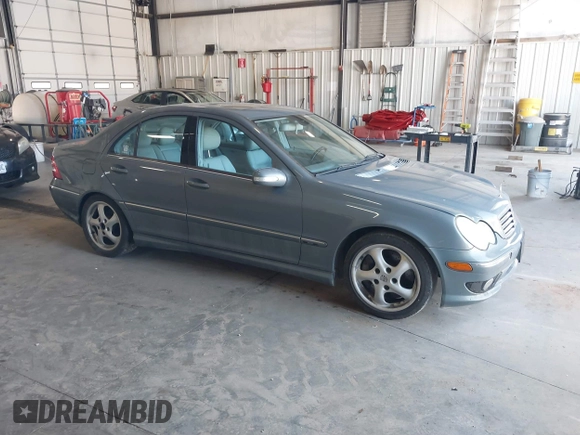 2007 Mercedes-Benz C 350 Sport z VIN WDBRF56H07F893969, wystawiony jako IAAI lot #38957039 z przebiegiem 92 408 mil mil oraz . Historia ofert i sprzedaży dostępna na DreamBid. Obrazek 1.