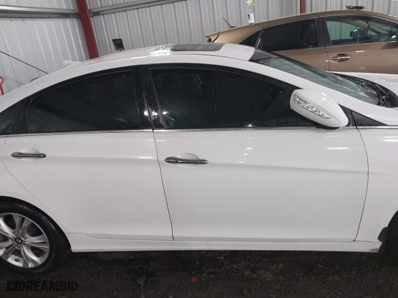 2013 Hyundai Sonata SE with VIN 5NPEC4AC0DH599584, listed as a IAAI auction lot 41961659 with 122,296 mi miles. Bid and sale history available at carsss.com. Image 13.