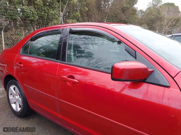 2006 Ford Fusion SE with VIN 3FAFP07156R160801, listed as a IAAI auction lot 41706931 with 220,104 mi miles. Bid and sale history available at carsss.com. Image 13.
