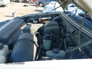 1999 Ford F-250 z VIN 2FTRX27L3XCA14587, wystawiony jako IAAI lot #42022998 z przebiegiem Nie podano mil oraz . Historia ofert i sprzedaży dostępna na DreamBid. Obrazek 18.