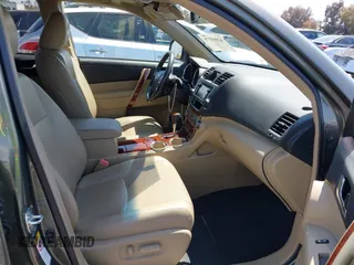 2013 Toyota Highlander Limited z VIN 5TDYK3EH6DS108655, wystawiony jako IAAI lot #42161375 z przebiegiem 138 670 mil mil oraz . Historia ofert i sprzedaży dostępna na DreamBid. Obrazek 5.