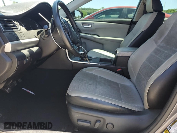 2017 Toyota Camry XLE z VIN 4T1BF1FK3HU302310, wystawiony jako Copart lot #57346605 z przebiegiem 154 422 mil mil oraz Szkoda całkowita • Salvage title. Historia ofert i sprzedaży dostępna na DreamBid. Obrazek 7.