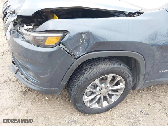 2019 Jeep Cherokee Latitude Plus with VIN 1C4PJLLB0KD434960, listed as a IAAI auction lot 40851354 with 111,989 mi miles. Bid and sale history available at carsss.com. Image 17.