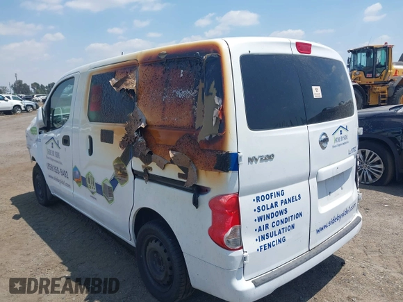 2018 Nissan NV200 SV z VIN 3N6CM0KN1JK701969, wystawiony jako IAAI lot #41600810 z przebiegiem Nie podano mil oraz . Historia ofert i sprzedaży dostępna na DreamBid. Obrazek 3.