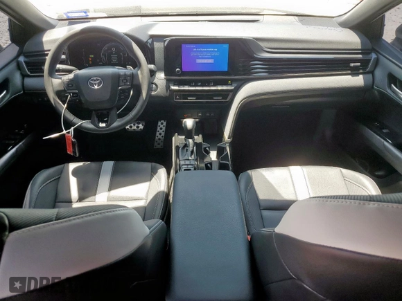 2025 Toyota Camry LE z VIN 4T1DAACK2SU556335, wystawiony jako Copart lot #57317485 z przebiegiem 3 410 mil mil oraz Szkoda całkowita • Salvage title. Historia ofert i sprzedaży dostępna na DreamBid. Obrazek 8.