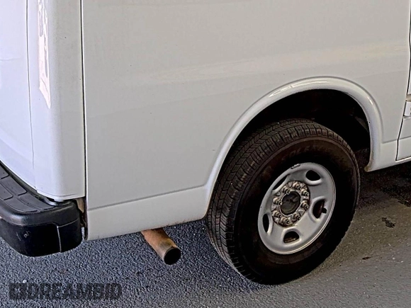 2020 Chevrolet Express Cargo z VIN 1GCWGAFG9L1253235, wystawiony jako IAAI lot #42580142 z przebiegiem 77 857 mil mil oraz . Historia ofert i sprzedaży dostępna na DreamBid. Obrazek 3.