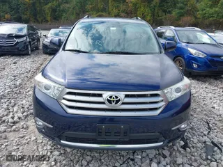 2013 Toyota Highlander Limited with VIN 5TDYK3EH0DS090721, listed as a IAAI auction lot 37416960 with 111,456 mi miles. Bid and sale history available at carsss.com. Image 6.