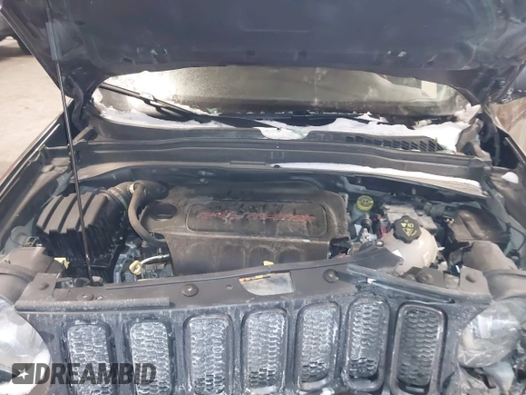2018 Jeep Renegade Trailhawk with VIN ZACCJBCB7JPG85967, listed as a IAAI auction lot 41611403 with 70,073 mi miles. Bid and sale history available at carsss.com. Image 10.