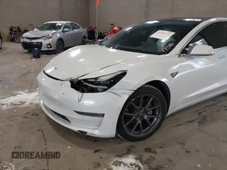 2020 Tesla Model 3 Long Range z VIN 5YJ3E1EB9LF622214, wystawiony jako IAAI lot #41351132 z przebiegiem 133 805 mil mil oraz . Historia ofert i sprzedaży dostępna na DreamBid. Obrazek 6.