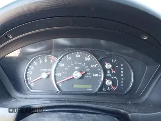 2011 Mitsubishi Galant ES z VIN 4A32B3FFXBE015981, wystawiony jako IAAI lot #42154513 z przebiegiem Nie podano mil oraz . Historia ofert i sprzedaży dostępna na DreamBid. Obrazek 7.