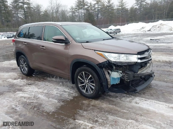 2017 Toyota Highlander XLE with VIN 5TDJZRFH9HS363191, listed as a IAAI auction lot 41642975 with 255,219 mi miles. Bid and sale history available at carsss.com. Image 1.