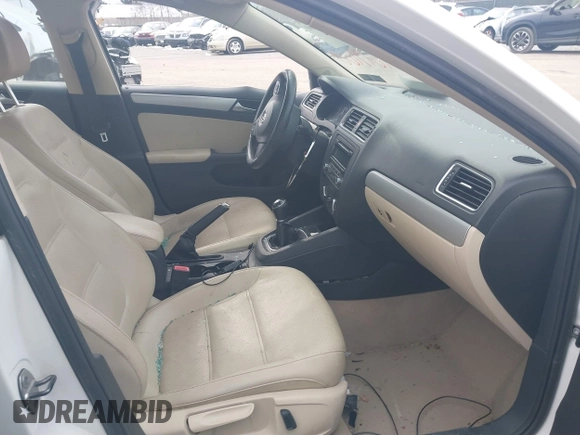 2013 Volkswagen Jetta Sedan SE w/Convenience/Sunroof with VIN 3VWBP7AJ0DM415159, listed as a IAAI auction lot 41615160 with 162,405 mi miles. Bid and sale history available at carsss.com. Image 5.