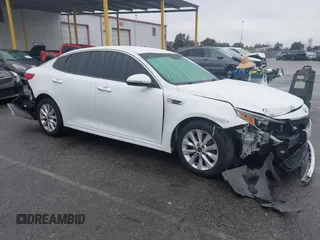 2018 Kia Optima LX z VIN 5XXGT4L3XJG269710, wystawiony jako IAAI lot #41501613 z przebiegiem 122 996 mil mil oraz . Historia ofert i sprzedaży dostępna na DreamBid. Obrazek 1.
