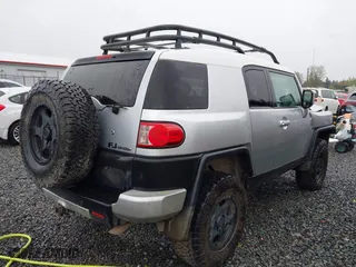 2007 Toyota FJ Cruiser with VIN JTEBU11F570032163, listed as a IAAI auction lot 41999403 with 179,064 mi miles. Bid and sale history available at carsss.com. Image 4.