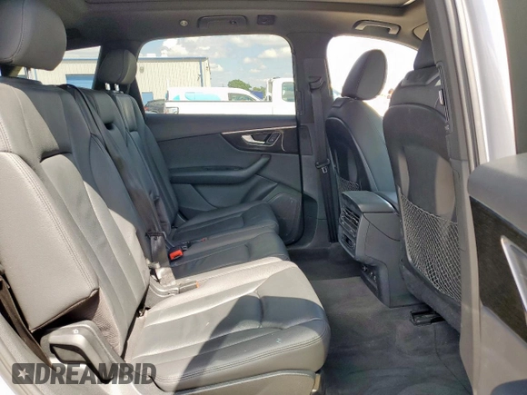 2020 Audi Q7 Premium z VIN WA1AJAF74LD008623, wystawiony jako Copart lot #55928345 z przebiegiem 47 211 mil mil oraz Szkoda całkowita • Salvage title. Historia ofert i sprzedaży dostępna na DreamBid. Obrazek 11.