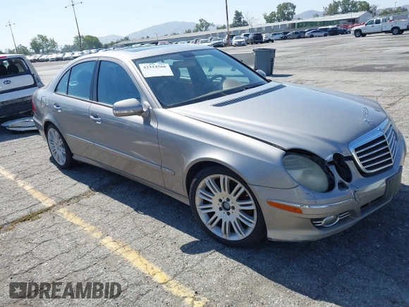 2008 Mercedes-Benz E 350 Luxury z VIN WDBUF56X88B352310, wystawiony jako IAAI lot #42314566 z przebiegiem 171 515 mil mil oraz . Historia ofert i sprzedaży dostępna na DreamBid. Obrazek 1.
