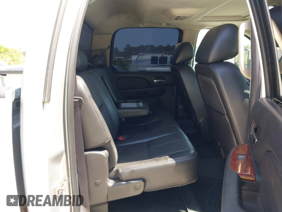 2013 GMC Sierra 2500HD SLT z VIN 1GT121E86DF195303, wystawiony jako IAAI lot #42181435 z przebiegiem 229 818 mil mil oraz . Historia ofert i sprzedaży dostępna na DreamBid. Obrazek 8.