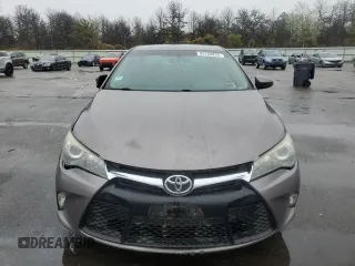 2015 Toyota Camry XLE z VIN 4T1BF1FK4FU985826, wystawiony jako Copart lot #55783835 z przebiegiem 214 790 mil mil oraz Czysty tytuł • Clean title. Historia ofert i sprzedaży dostępna na DreamBid. Obrazek 5.