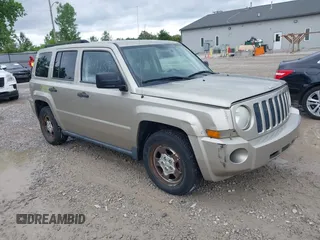 2009 Jeep Patriot Sport z VIN 1J4FF28B79D137950, wystawiony jako IAAI lot #42343983 z przebiegiem 194 235 mil mil oraz . Historia ofert i sprzedaży dostępna na DreamBid. Obrazek 1.