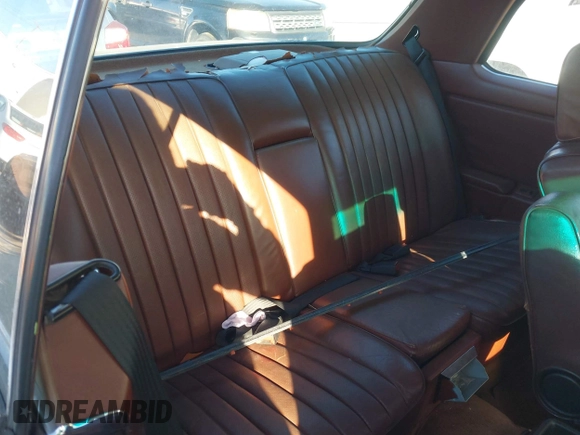 1983 Mercedes-Benz 300 with VIN WDBAB53A3DB003709, listed as a IAAI auction lot 41662930 with 301,467 mi miles and . Bid and sale history available at DreamBid. Image 8.