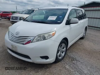 2016 Toyota Sienna LE AAS with VIN 5TDKK3DCXGS709132, listed as a IAAI auction lot 41993473 with 270,811 mi miles. Bid and sale history available at carsss.com. Image 17.
