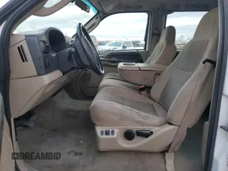 2006 Ford F-250 XL z VIN 1FTSW21516EB01279, wystawiony jako Copart lot #53898475 z przebiegiem 213 638 mil mil oraz Szkoda całkowita • Salvage title. Historia ofert i sprzedaży dostępna na DreamBid. Obrazek 7.