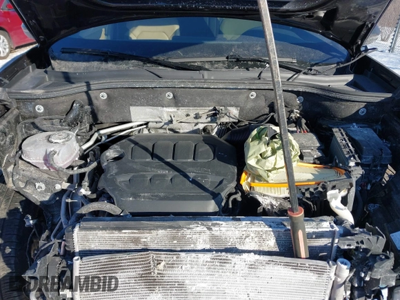 2024 Volkswagen Atlas SE z VIN 1V2KE2CA5RC227558, wystawiony jako IAAI lot #41645555 z przebiegiem 22 117 mil mil oraz . Historia ofert i sprzedaży dostępna na DreamBid. Obrazek 10.