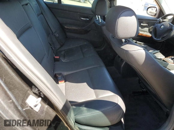 2011 BMW 3 Series 328i z VIN WBAPH5C58BA444037, wystawiony jako Copart lot #62957135 z przebiegiem 107 591 mil mil oraz Szkoda całkowita • Salvage title. Historia ofert i sprzedaży dostępna na DreamBid. Obrazek 10.