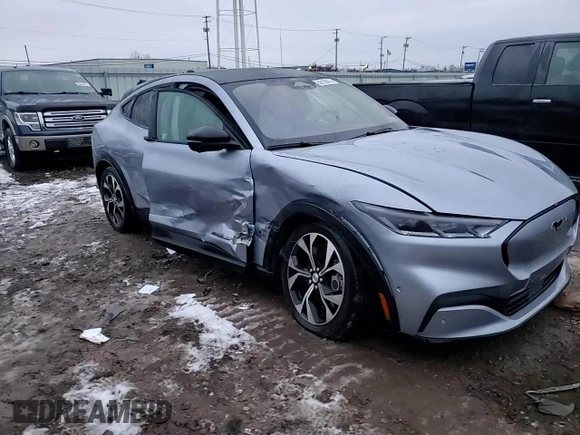 2022 Ford Mustang Mach-E Premium z VIN 3FMTK3SU4NMA55947, wystawiony jako Copart lot #86109474 z przebiegiem Nie podano mil oraz Szkoda całkowita • Salvage title. Historia ofert i sprzedaży dostępna na DreamBid. Obrazek 13.