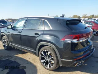 2024 Volkswagen Atlas SEL Premium R-Line z VIN 1V2FE2CA4RC261573, wystawiony jako IAAI lot #41156885 z przebiegiem 1 430 mil mil oraz . Historia ofert i sprzedaży dostępna na DreamBid. Obrazek 3.